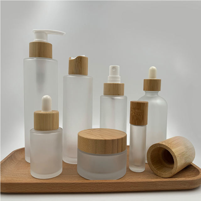 Hot Sale Custom 100ml 120ml 150ml Frosted Glass Lotion Pump Bottles With Bamboo Lids 4oz Flat Shoulder For Cosmetics