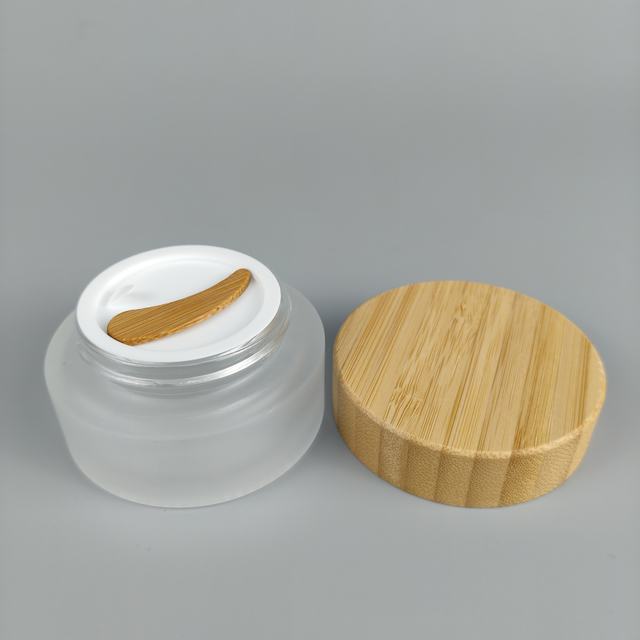 Supplier Luxury 30ml Frosted Transparent Glass Face Cream Jar with Bamboo Lid and Bamboo Spatula