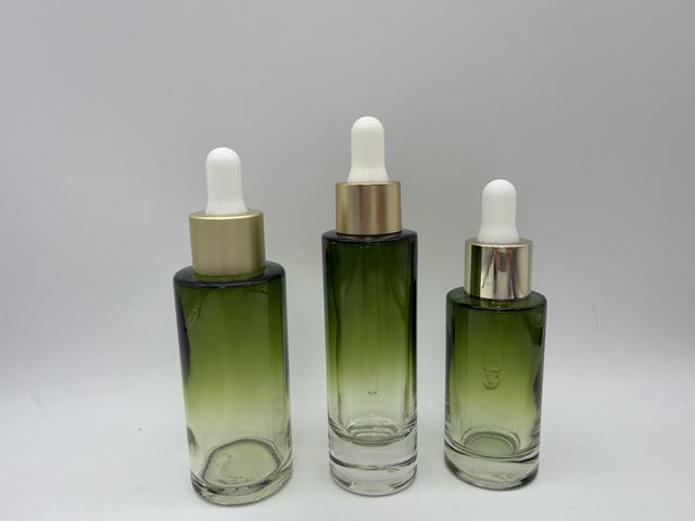 High-quality Green Gradient Glass Dropper Bottle with Golden Middle Section and Screw Cap for Skincare Serum and Essential Oil
