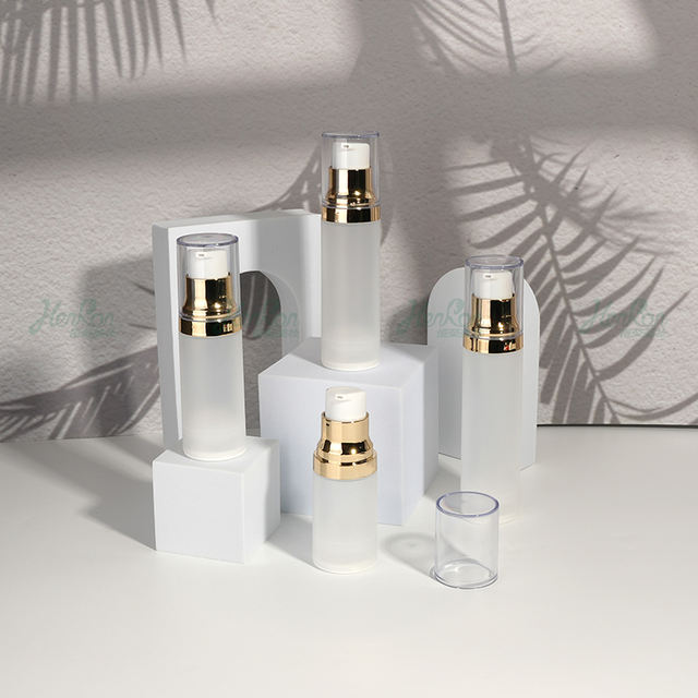 Luxury Airless Cosmetic Plastic Lotion Pump Bottle Recyclable Airless Plastic Bottle With Gold Silver Cap