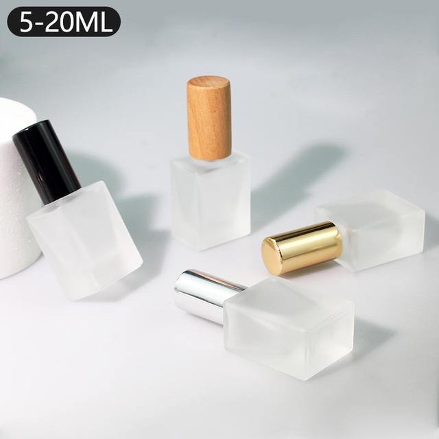 Matte Frosting Perfume Glass Bottle 5ml-20ml Square-Shaped Refillable Spray Bottle with Beechwood Lid