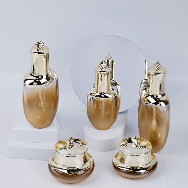 Wholesale Cosmetics Skincare Creams Toner Container Emulsion Droplet Spray Bottles and Cans Glass Cosmetic Packing Suits