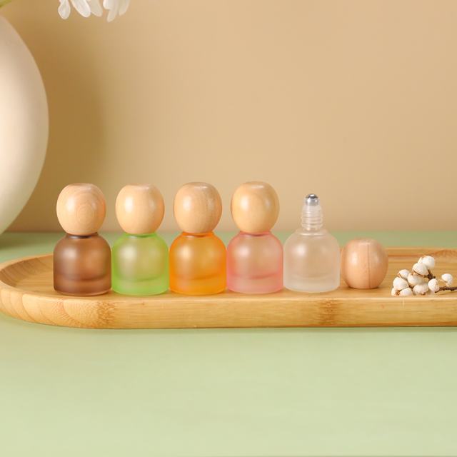 Empty Round 10ml Glass Serum Essential Oil Bottle with Cork Frosted Perfume Rollerball Bottle for Skincare Cosmetics Packaging