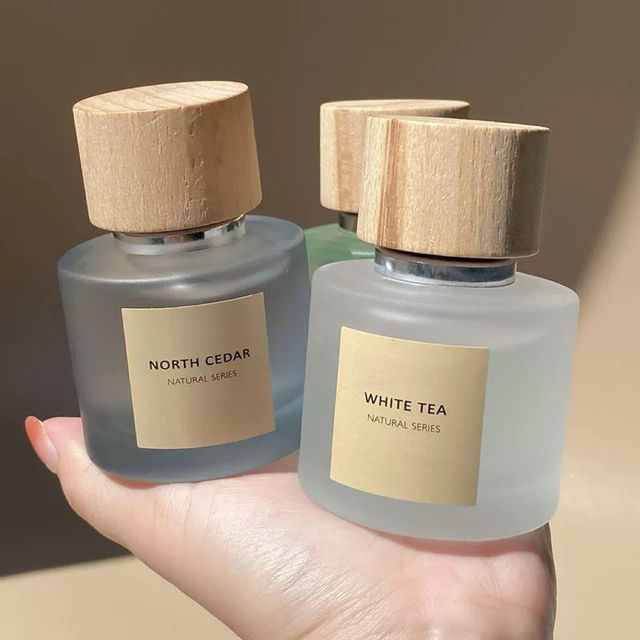 Wholesale 30ml 50ml 100ml Round Borosilicate Glass Perfume Bottles with Customizable Wooden Cap for Makeup & Industrial Use